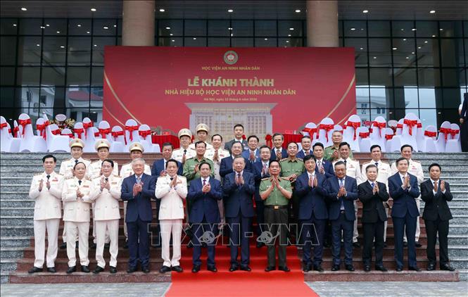Bet8801234.com cá cược độc quyền, Chủ tịch nước Tô Lâm với các đại biểu. Ảnh: Phạm Kiên - TTXVN