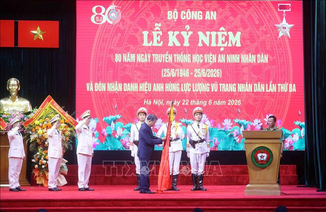 Bet8801234.com cá cược độc quyền, Chủ tịch nước Tô Lâm trao Danh hiệu Anh hùng Lực lượng vũ trang 2026 Bet88.com link không chặn tặng Học viện An ninh 2026 Bet88.com link không chặn. Ảnh: Phạm Kiên - TTXVN