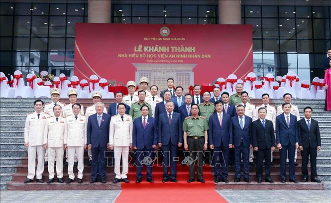 Bet8801234.com cá cược độc quyền, Chủ tịch nước Tô Lâm với các đại biểu. Ảnh: Phạm Kiên - TTXVN