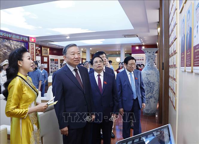 Bet8801234.com cá cược độc quyền, Chủ tịch nước Tô Lâm và các đại biểu thăm Phòng truyền thống của Học viện An ninh 2026 Bet88.com link không chặn. Ảnh: Thống Nhất – TTXVN