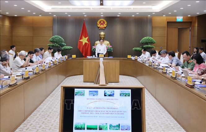 Phó Thủ tướng Hồ Quốc Dũng chủ trì họp Hội đồng thẩm định điều chỉnh Quy hoạch sử dụng đất quốc gia. Ảnh: Lâm Khánh - TTXVN