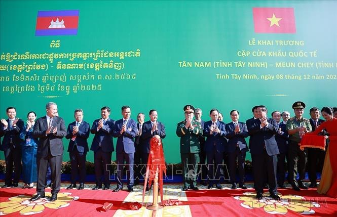 Sáng 8/12/2025, tại Tây Ninh, Thủ tướng Phạm Minh Chính và Thủ tướng Campuchia Hun Manet tham dự Lễ khai trương Cặp cửa khẩu quốc tế Tân Nam (tỉnh Tây Ninh) - Meun Chey (tỉnh Prey Veng). Ảnh: Dương Giang-TTXVN
