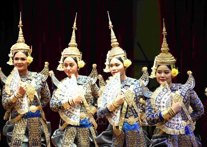 Độc đáo vũ điệu Mokor trong “Tuần Văn hóa Việt Nam tại Campuchia” năm 2024. Ảnh: Huỳnh Thảo - TTXVN