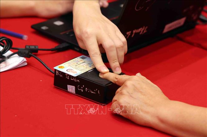 Thân nhân liệt sĩ chưa xác định thông tin trên toàn quốc làm thủ tục lấy mẫu sinh phẩm ADN. Ảnh: Phạm Kiên - TTXVN