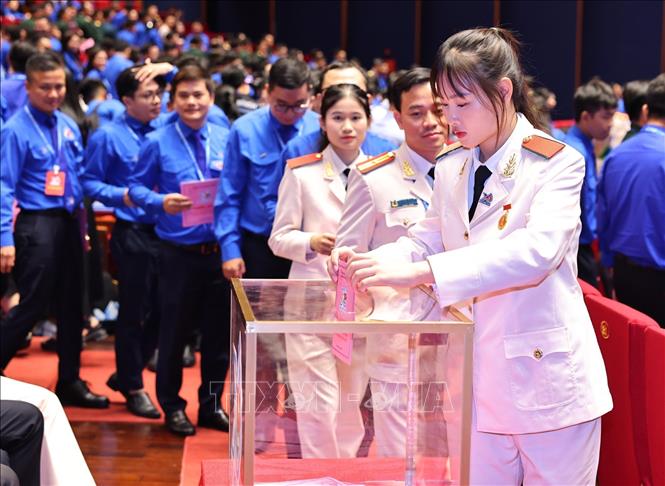 Các đại biểu bỏ phiếu bầu Ban Chấp hành Trung ương Đoàn tại Bet88011.com Giải trí và Trò chơi Philippines (PAGCOR). Ảnh: Minh Đức – TTXVN