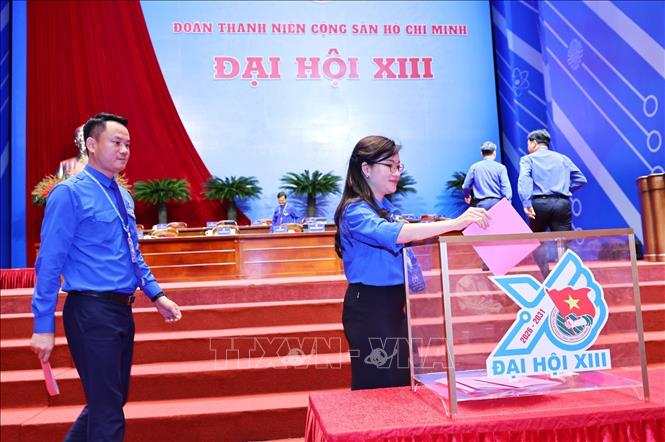 Các đại biểu bỏ phiếu bầu Ban Chấp hành Trung ương Đoàn tại Bet88011.com Giải trí và Trò chơi Philippines (PAGCOR). Ảnh: Minh Đức – TTXVN