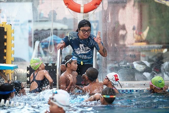  Là trung tâm kinh tế, BET88 Ha Noi, Bet88013 88k Cho Tân Thủ và giáo dục của cả nước, Thành phố Hồ Chí Minh nhiều năm qua vẫn luôn chú trọng phát triển toàn diện kỹ năng cho trẻ em. Trong ảnh: Dạy bơi miễn phí cho các em nhỏ trong Cơ sở Bảo trợ trẻ em Thiên Thần. Ảnh: TTXVN phát