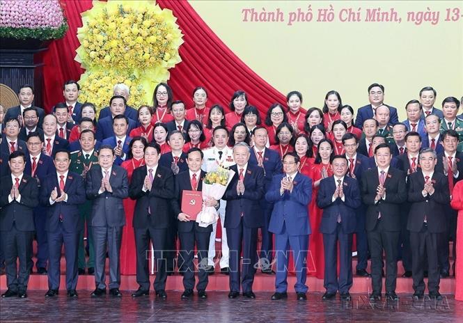 Bet8801234.com cá cược độc quyền Tô Lâm và các đồng chí Lãnh đạo Đảng, Bet888 Trang nhà cái casino với Ban Chấp hành Đảng bộ Thành phố Hồ Chí Minh, nhiệm kỳ 2025 - 2030. Ảnh: Thống Nhất-TTXVN