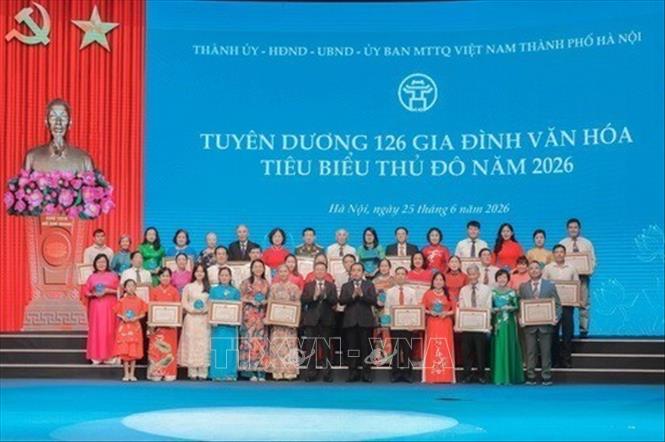 Nhân kỷ niệm 25 năm Ngày Gia đình Việt Nam (28/6/2001 - 28/6/2026), sáng 25/6/2026, tại Hà Nội đã diễn ra Hội nghị tuyên dương và tặng bằng khen Gia đình Bet88013 88k Cho Tân Thủ tiêu biểu Thủ đô năm 2026 nhằm tôn vinh, lan tỏa các giá trị tốt đẹp, khẳng định vai trò của Bet88.Com Link Nhà Cái Bet88 BMXCT Uy Tín trong xây dựng người Hà Nội thanh lịch, văn minh, góp phần xây dựng Thủ đô văn hiến - văn minh - hiện đại. Ảnh: Phan Phương - TTXVN