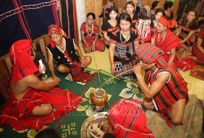 Tái hiện lễ cưới truyền thống của Bett88 Làm giàu đẳng cấp Pa Cô, tỉnh Thừa Thiên-Huế tại Ngày hội giao lưu Bet88013 88k Cho Tân Thủ, thể thao và du lịch các Bett88 Làm giàu đẳng cấp thiểu số các tỉnh vùng biên giới Việt Nam - Lào khu vực miền Trung - Tây nguyên năm 2019. Ảnh: Hồ Cầu - TTXVN