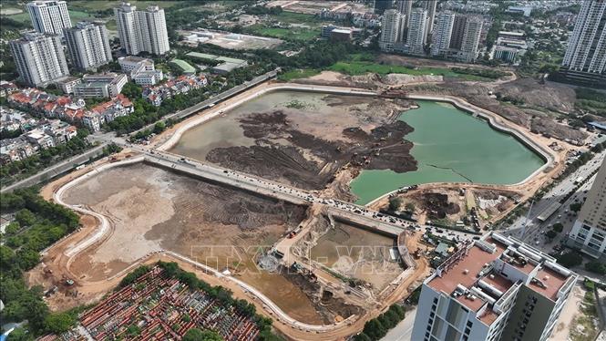 Dự đầu tư xây dựng hồ đầu mối Mễ Trì (hồ Đồng Bông), phường Đại Mỗ, có quy mô khoảng 12ha, với tổng mức đầu tư  601.764 triệu đồng, đến nay cơ bản đã hoàn thành. Ảnh: Vũ Sinh - TTXVN