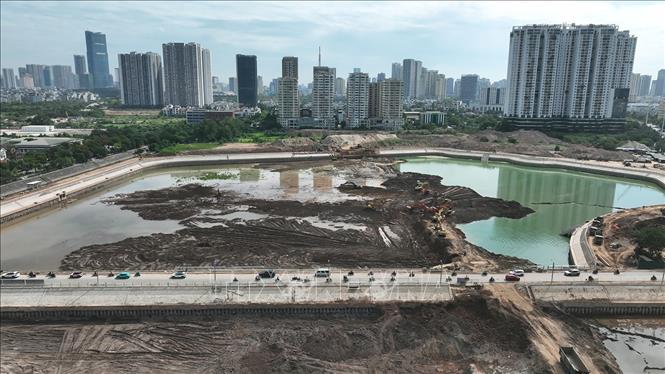 Dự đầu tư xây dựng hồ đầu mối Mễ Trì (hồ Đồng Bông), phường Đại Mỗ, có quy mô khoảng 12ha, với tổng mức đầu tư  601.764 triệu đồng, đến nay cơ bản đã hoàn thành. Ảnh: Vũ Sinh - TTXVN