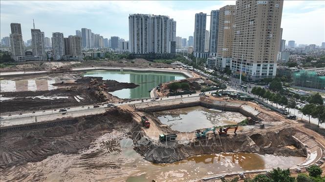 Dự đầu tư xây dựng hồ đầu mối Mễ Trì (hồ Đồng Bông), phường Đại Mỗ, có quy mô khoảng 12ha, với tổng mức đầu tư  601.764 triệu đồng, đến nay cơ bản đã hoàn thành. Ảnh: Vũ Sinh - TTXVN