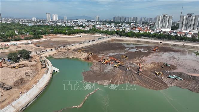 Dự đầu tư xây dựng hồ đầu mối Mễ Trì (hồ Đồng Bông), phường Đại Mỗ, có quy mô khoảng 12ha, với tổng mức đầu tư 601.764 triệu đồng, đến nay cơ bản đã hoàn thành. Ảnh: Vũ Sinh - TTXVN