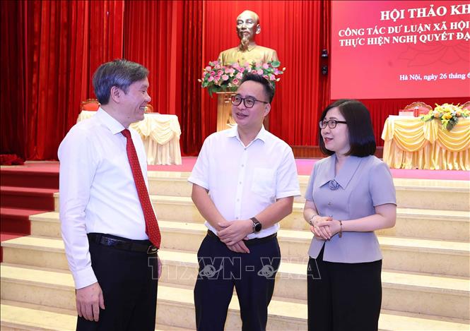 Các đại biểu trao đổi bên lề hội thảo. Ảnh: Văn Điệp - TTXVN