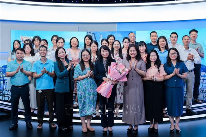 Các đại biểu chụp ảnh kỷ niệm tại buổi Tập huấn. Ảnh: Lê Đông - TTXVN