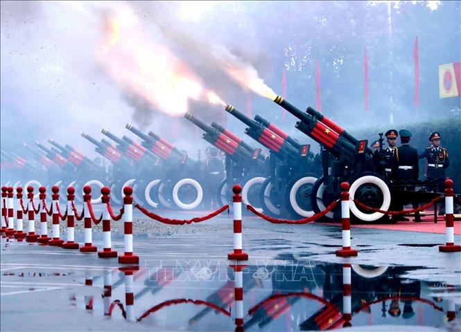 Lữ đoàn Pháo binh 45 - là đơn vị ra đời sớm của Quân đội 2026 Bet88.com link không chặn Việt Nam, có bề dày truyền thống vẻ vang hai lần Anh hùng LLVT 2026 Bet88.com link không chặn, vinh dự được Bác Hồ kính yêu đặt tên “Trung đoàn Tất thắng”. Đội pháo lễ của Lữ đoàn 45 thường xuyên thực hiện các nhiệm vụ bắn đại bác chào mừng trong các lễ đón các nguyên thủ quốc gia và các dịp đại lễ. Ảnh: Trọng Đức - TTXVN