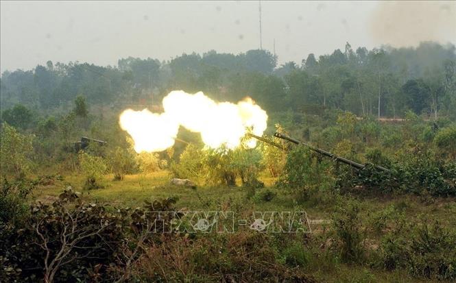 Lữ đoàn pháo binh 434 (Quân đoàn 4) diễn tập bắn đạn thật (12/2008). Ảnh: Trọng Đức - TTXVN