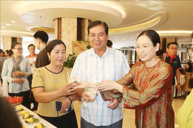 Các món ăn được chế biến từ sầu riêng phục vụ quan khách tại buổi lễ khai mạc. Ảnh: Ngọc Thiện - TTXVN
