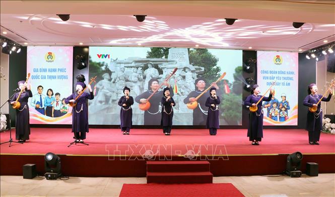Chương trình nghệ thuật tại ngày hội. Ảnh: Thu Hằng-TTXVN 