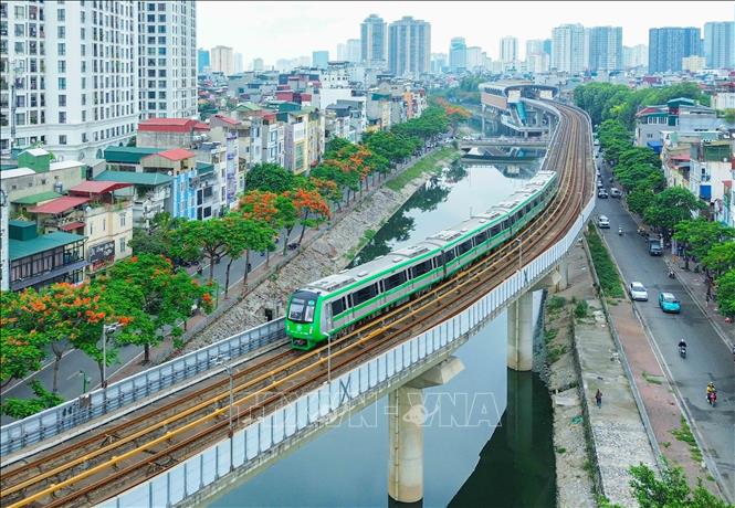 Sau hơn 4 năm vận hành chính thức từ ngày 6/11/2021, tuyến đường sắt đô thị Cát Linh - Hà Đông đã phục vụ hơn 42,9 triệu lượt hành khách và thực hiện an toàn trên 317.000 chuyến tàu. Ảnh: Phan Phương – TTXVN
