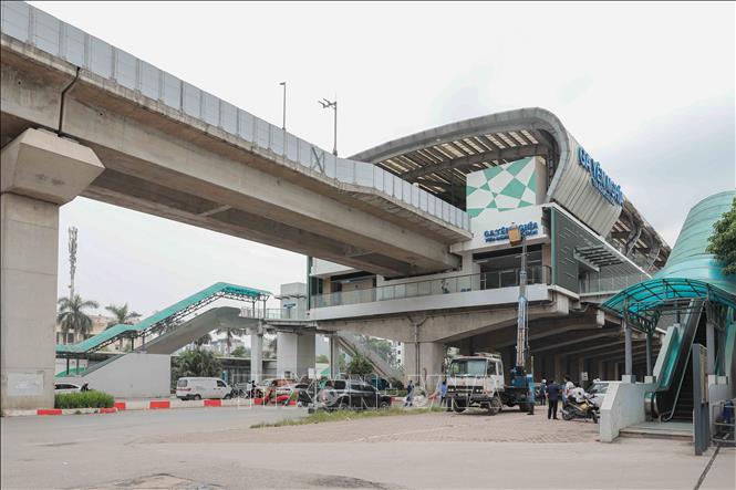 Hà Nội Metro phối hợp với Viện Khoa học công nghệ và kinh tế xây dựng Hà Nội kiểm định chuyên sâu tại 12 nhà ga. Ảnh: Phan Phương – TTXVN