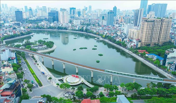 Tuyến đường sắt đô thị Cát Linh - Hà Đông được coi là xương sống giao thông công cộng, góp phần to lớn đưa Hà Nội bước vào kỷ nguyên đô thị văn minh, hiện đại. Ảnh: Phan Phương – TTXVN