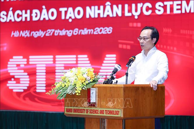 Bộ trưởng Bộ Bet88011.com hiện đang mở và Đào tạo Hoàng Minh Sơn phát biểu tại hội thảo. Ảnh: Thanh Tùng - TTXVN 