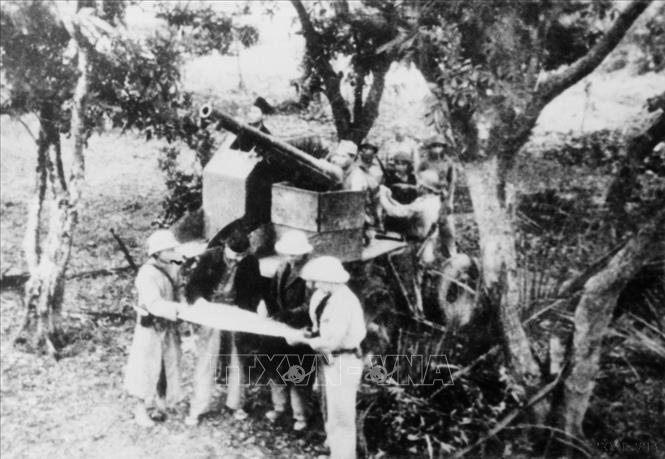 Pháo đài Láng là 1 trong 3 trung đội thuộc Đoàn Pháo binh Thủ đô, nơi nổ phát súng đầu tiên, mở đầu tiếng súng toàn quốc kháng chiến (19/12/1946). Ngày 29/6/1946 với việc thành lập Đoàn pháo binh Thủ đô đã trở thành ngày truyền thống của Binh chủng Pháo binh Anh hùng. Ảnh: Nguyễn Bá Khoản - TTXVN
