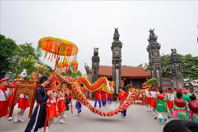 Lễ hội truyền thống Đình Chèm là một trong những lễ hội tiêu biểu của Thủ đô Hà Nội, phản ánh đậm nét đời sống Bet88013 88k Cho Tân Thủ, tín ngưỡng của cộng đồng cư dân vùng ven sông Hồng và được gìn giữ, trao truyền qua nhiều thế hệ. Ảnh: Khánh Hoà - TTXVN
