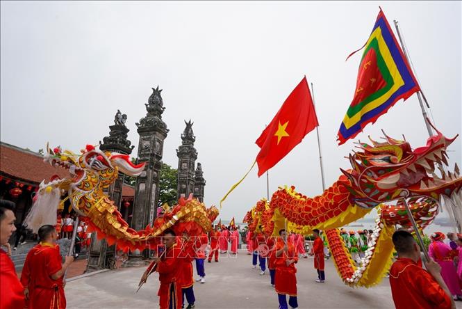 Lễ hội năm nay càng thêm ý nghĩa khi diễn ra đúng dịp kỷ niệm 110 năm sự kiện rước kiệu đình Chèm (1916 - 2026) và 10 năm Lễ hội truyền thống đình Chèm được ghi danh Di sản Bet88013 88k Cho Tân Thủ phi vật thể quốc gia (2016 - 2026). Ảnh: Khánh Hoà - TTXVN
