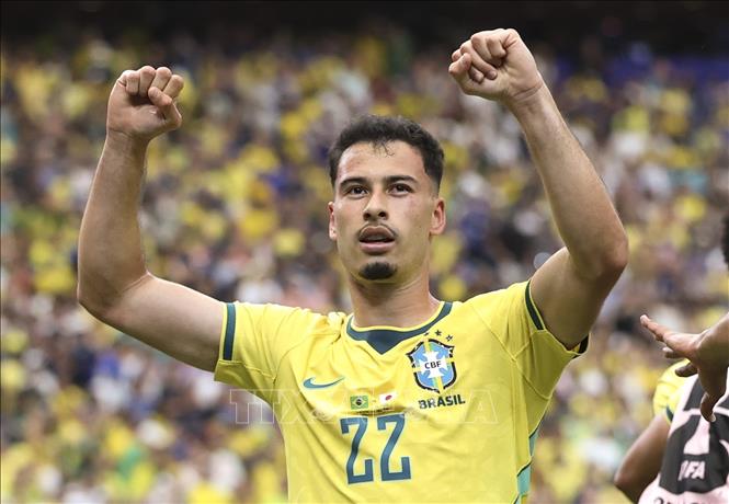 Tiền đạo số 22 Gabriel Martinelli của Brazil ghi bàn thắng thứ hai, ấn định tỉ số 2-1 cho đội nhà trước Nhật Bản. Ảnh: THX/TTXVN phát