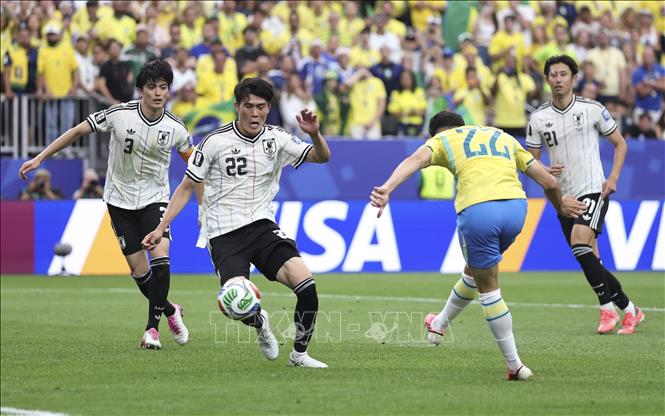 Tiền đạo số 22 Gabriel Martinelli của Brazil dứt điểm ghi bàn thắng ấn định tỉ số 2-1 cho đội nhà trước Nhật Bản. Ảnh: THX/TTXVN phát