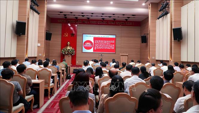 Các đại biểu dự hội nghị trực tuyến tại điểm cầu Tỉnh ủy Hưng Yên. Ảnh: Nguyễn Công Hải - TTXVN
