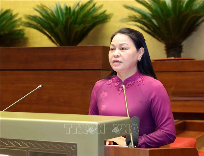 Đồng chí Nguyễn Thị Thu Hà, Uỷ viên Trung ương Đảng, Phó Chánh Văn phòng Thường trực Văn phòng Trung ương Đảng thông qua chương trình hội nghị. Ảnh: Phương Hoa - TTXVN