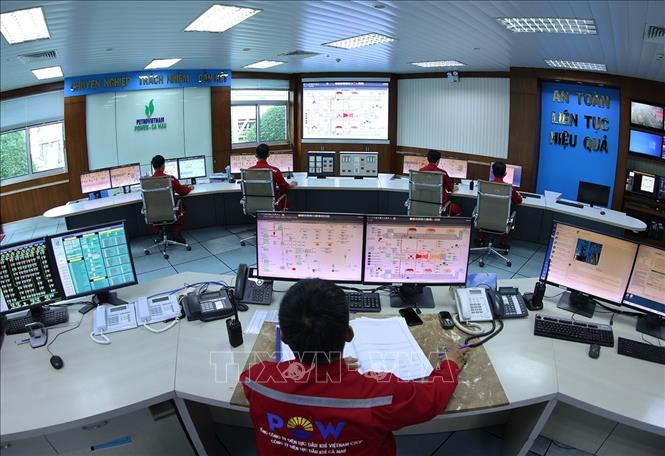 Trung tâm điều hành sản xuất phát điện ở nhà máy của Công ty Điện lực dầu khí Cà Mau (PV Power Ca Mau) ở xã Khánh An, tỉnh Cà Mau. Ảnh: Vũ Sinh - TTXVN