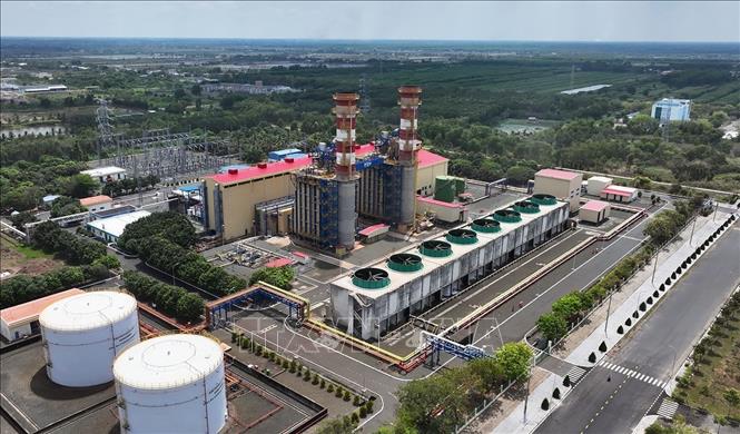 Từ khi khánh thành, đưa cụm Nhà máy điện Cà Mau 1 và 2 vào hoạt động, hòa lưới điện quốc gia cuối tháng 12/2008 đến nay, Công ty Điện lực dầu khí Cà Mau (PV Power Ca Mau) ở xã Khánh An, tỉnh Cà Mau, đã sản xuất và hòa lưới điện Quốc gia được hơn 122,5 tỷ kWh. Ảnh: Vũ Sinh - TTXVN