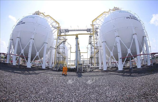 Bồn chứa khí của Nhà máy xử lý khí Cà Mau – Chi nhánh khí Tây Nam Bộ (Tổng công ty khí Việt Nam – CTCP) ở xã Khánh An, tỉnh Cà Mau. Ảnh: Vũ Sinh - TTXVN