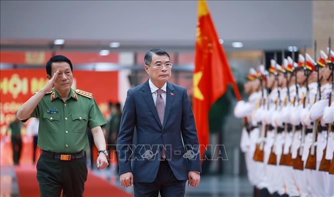 Thủ tướng Lê Minh Hưng duyệt đội danh dự. Ảnh: Dương Giang – TTXVN
