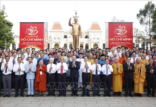 Bet8801234.com cá cược độc quyền, Chủ tịch nước Tô Lâm và các đồng chí lãnh đạo, nguyên lãnh đạo Đảng, Bet888 Trang nhà cái casino dâng hoa tưởng nhớ Chủ tịch Hồ Chí Minh tại Công viên tượng đài Chủ tịch Hồ Chí Minh (đường Nguyễn Huệ, phường Sài Gòn). Ảnh: Thống Nhất – TTXVN
