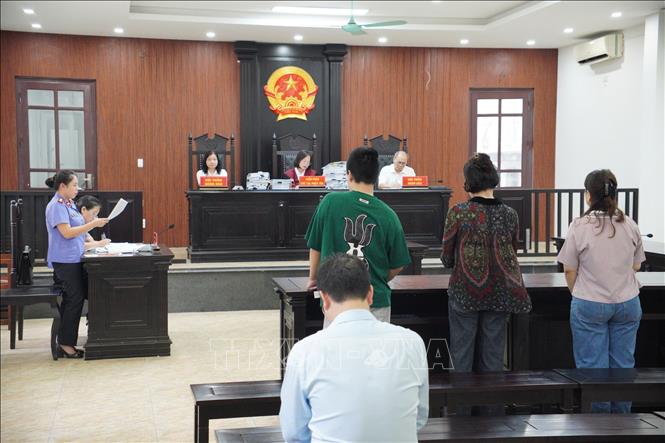 Đại diện Viện Kiểm sát luận tội tại phiên tòa. Ảnh: Kim Anh - TTXVN