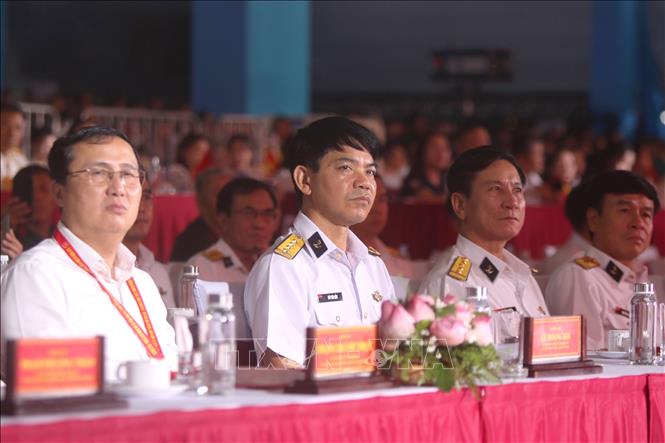 Các đại biểu tham dự cầu truyền hình 