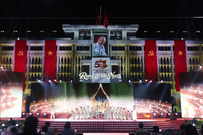 Chương trình nghệ thuật tại cầu truyền hình 