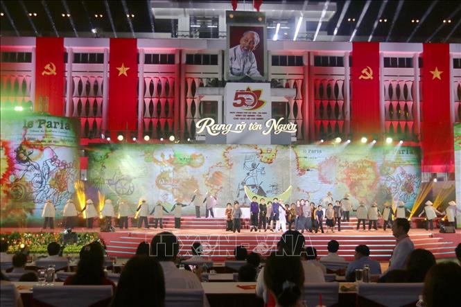 Tiết mục “Ca ngợi Hồ Chủ tịch” tại cầu truyền hình 