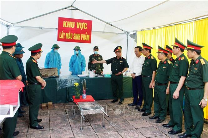Đoàn công tác của Văn phòng Ban Chỉ đạo quốc gia 515, Ban Chỉ đạo 515 Quân khu 3 đã kiểm tra công tác triển khai thực hiện Chiến dịch 500 ngày đêm đẩy mạnh tìm kiếm, quy tập và xác định danh tính hài cốt liệt sĩ còn thiếu thông tin tại phường Lê Hồ, tỉnh Ninh Bình. Ảnh: Đại Nghĩa - TTXVN