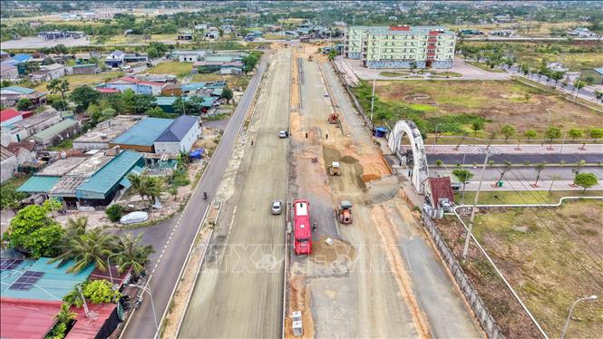 Dự án góp phần hoàn thiện hạ tầng giao thông, tăng cường kết nối trong Khu kinh tế Vũng Áng. Ảnh: Hữu Quyết – TTXVN