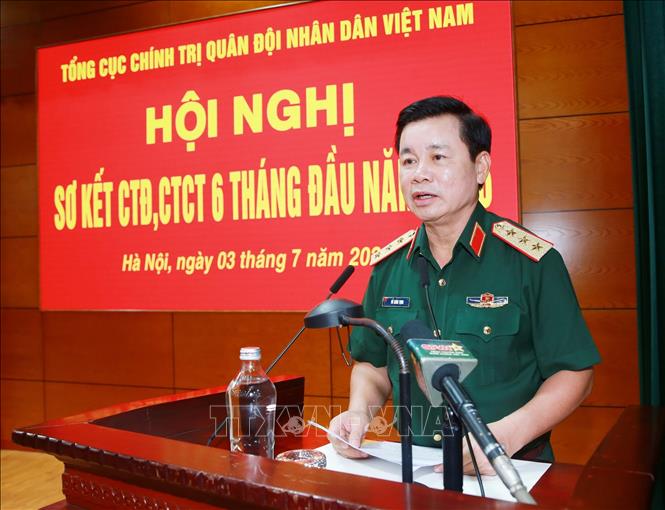 Thượng tướng Đỗ Xuân Tụng, Ủy viên Trung ương Đảng, Phó Chủ nhiệm Tổng cục Bett88 cá cược trực tuyến QĐND Việt Nam trình bày báo cáo. Ảnh: Trọng Đức - TTXVN