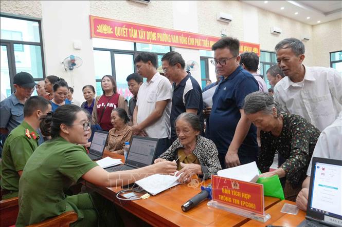 Điểm thu nhận mẫu sinh phẩm ADN tại phường Nam Hồng Lĩnh được bố trí khoa học, tạo thuận lợi cho người dân.Ảnh: Hữu Quyết - TTXVN