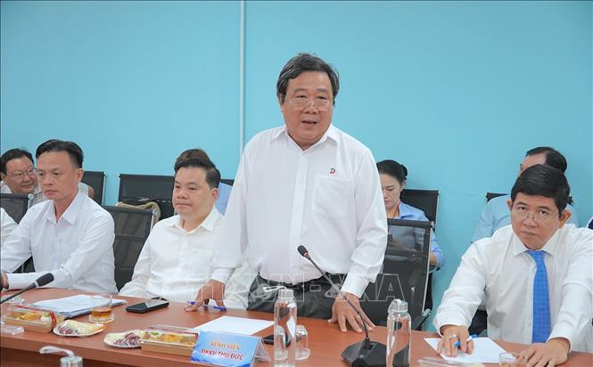 Tiến sĩ, bác sĩ Cao Tấn Phước, Giám đốc Bệnh viện Đa khoa Khu vực Thủ Đức phát biểu tại buổi làm việc. Ảnh: Đinh Hằng - TTXVN
