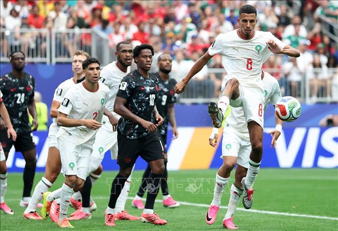 Tiền vệ Morocco Azzedine Ounahi (phải) ăn mừng bàn mở tỷ số 1-0 cho đội nhà. Ảnh: THX/TTXVN phát